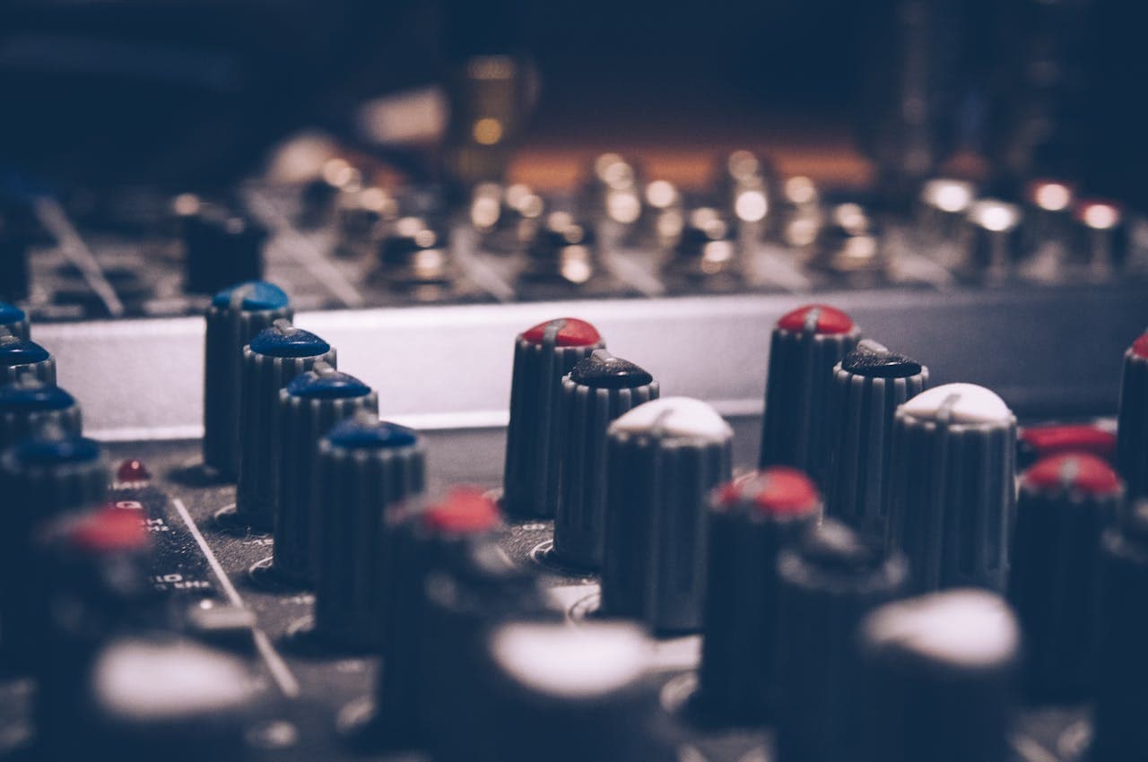 Cover Image for Unleash the Power of Dynamic EQ Sidechaining: Elevate Your Mixes with Precision